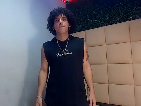 Xfire boy69 online show from October 2025 03:13:02 PM