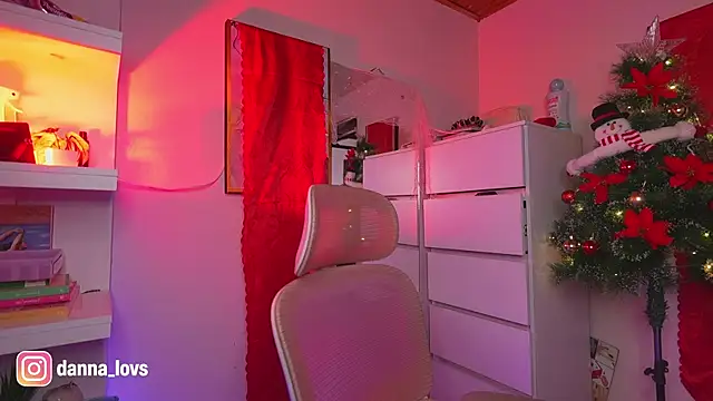 Snapshot of Dannaa_Lovs chatting on November 2025 05:46:01 PM Dannaa Lovs online show from November 2025 05:46:01 PM