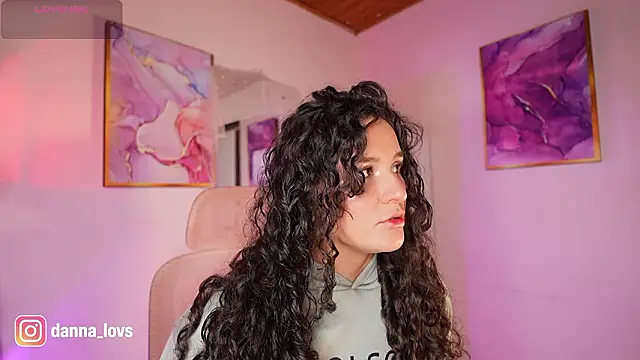 Dannaa Lovs online show from February 2026 02:06:01 PM