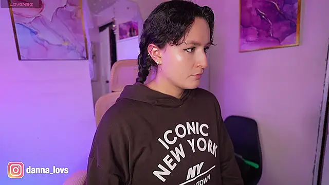 Dannaa Lovs online show from April 2026 10:50:02 AM