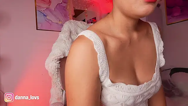 Dannaa Lovs online show from April 2026 12:10:02 PM