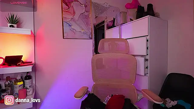 Dannaa Lovs online show from March 2026 02:51:01 PM