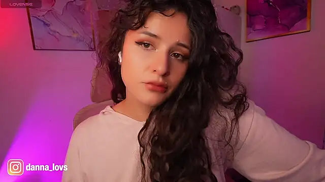 Dannaa Lovs online show from May 2026 02:03:01 PM