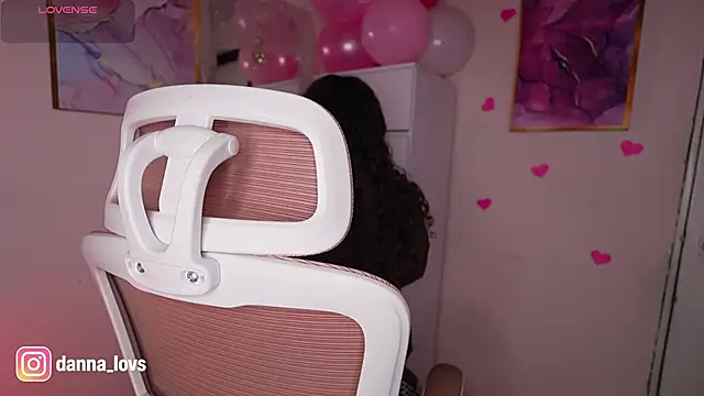 Dannaa Lovs online show from February 2026 02:05:01 PM