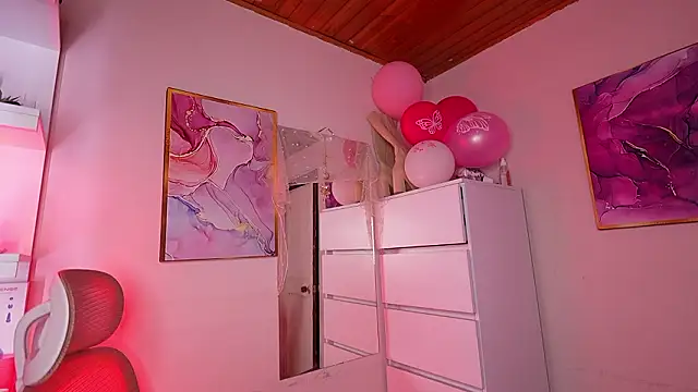 Dannaa Lovs online show from February 2026 02:39:02 PM