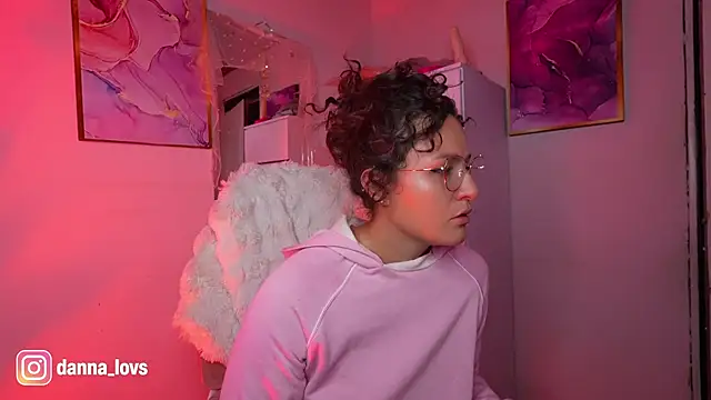 Dannaa Lovs online show from May 2026 10:35:01 AM