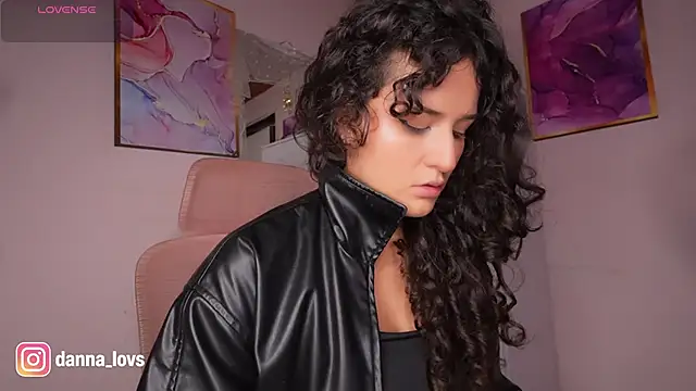 Dannaa Lovs online show from May 2026 11:17:02 AM