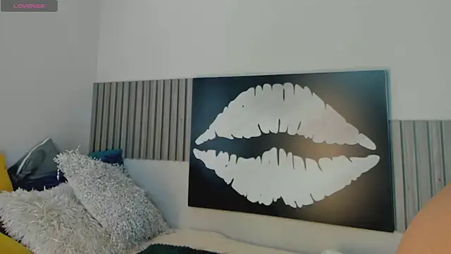 Snapshot of Blue_Sixx chatting on October 2025 10:22:02 PM Blue Sixx online show from October 2025 10:22:02 PM