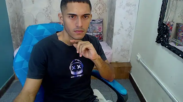 Snapshot of Derek_Storm_ chatting on October 2025 11:22:02 AM Derek Storm online show from October 2025 11:22:02 AM