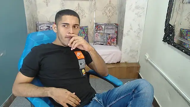 Snapshot of Derek_Storm_ chatting on November 2025 11:02:01 AM Derek Storm online show from November 2025 11:02:01 AM