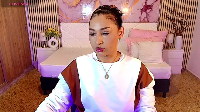 IvyShine7 online show from July 2026 06:40:01 PM