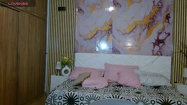 IvyShine7 online show from May 2026 07:09:02 PM
