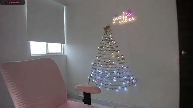Esmeralda Sims online show from December 2025 09:59:01 PM