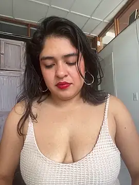 EmilyNoir1 online show from May 2026 07:00:02 PM