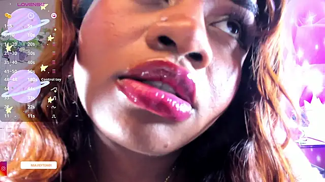 mia peyton online show from November 2025 08:20:01 PM