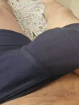 Snapshot of ScuffingBungalow chatting on November 2025 07:07:02 PM ScuffingBungalow online show from November 2025 07:07:02 PM