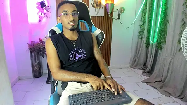 Darwin mayo online show from December 2025 05:29:02 PM