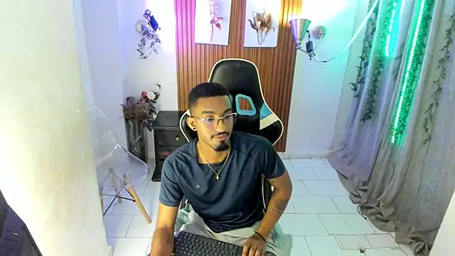 Darwin mayo online show from November 2025 06:00:02 PM