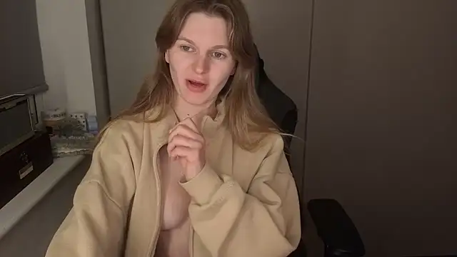 Snapshot of Lilly-Luscious chatting on November 2025 09:48:01 PM Lilly-Luscious online show from November 2025 09:48:01 PM