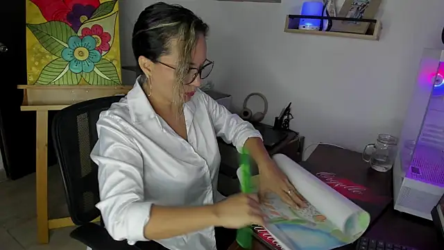 Snapshot of lady_sophie chatting on September 2025 02:45:01 PM lady sophie online show from September 2025 02:45:01 PM