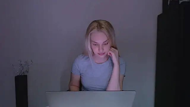 Lia noo regrets online show from April 2026 07:09:01 PM