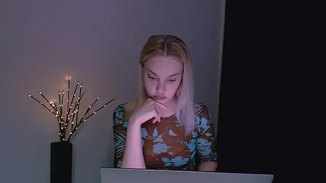 Lia noo regrets online show from December 2025 05:35:01 PM