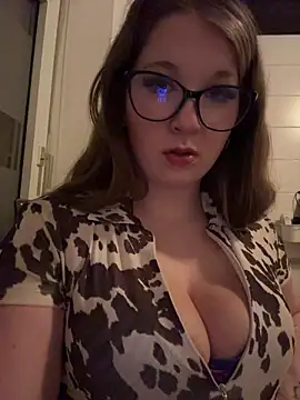 SweetTeenGirl online show from November 2025 03:05:02 PM