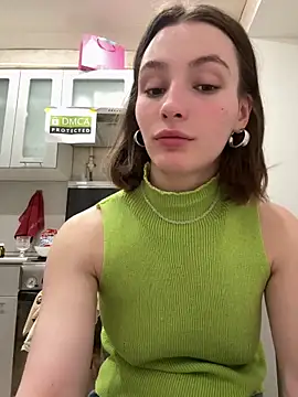 ZariaFlame online show from April 2026 10:32:01 PM