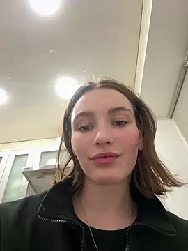 ZariaFlame online show from April 2026 11:44:01 PM