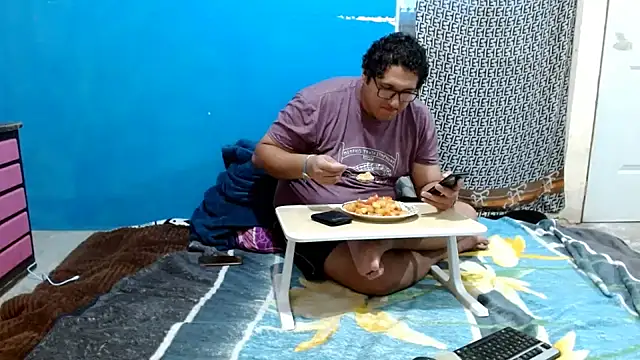 Snapshot of MeisanPaul chatting on June 2026 01:33:02 AM MeisanPaul online show from June 2026 01:33:02 AM