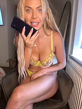 Snapshot of goddessbarbiexo chatting on September 2025 09:09:02 AM goddessbarbiexo online show from September 2025 09:09:02 AM