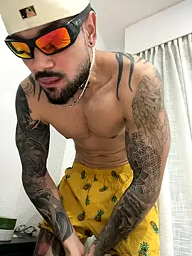 Snapshot of penebunny chatting on December 2025 04:40:01 AM penebunny online show from December 2025 04:40:01 AM