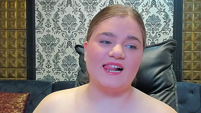 LissaBigTitts online show from December 2025 06:01:02 PM