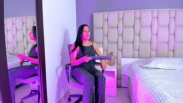 Snapshot of Atenea_Clerk chatting on October 2025 11:33:02 AM Atenea Clerk online show from October 2025 11:33:02 AM