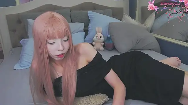 Evelyn Neal online show from November 2025 04:22:01 PM