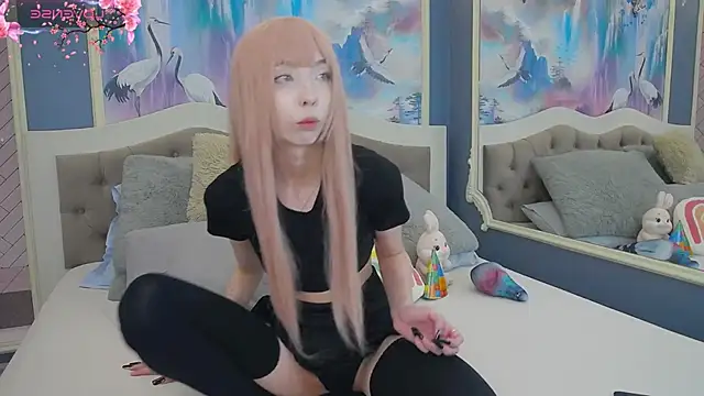 Evelyn Neal online show from December 2025 03:33:01 PM