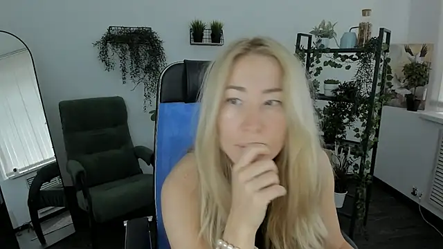 AstraMonroe online show from April 2026 04:19:01 AM