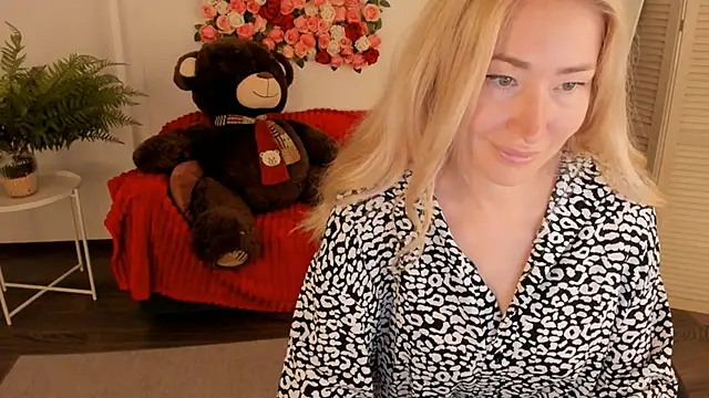 AstraMonroe online show from May 2026 10:26:01 AM