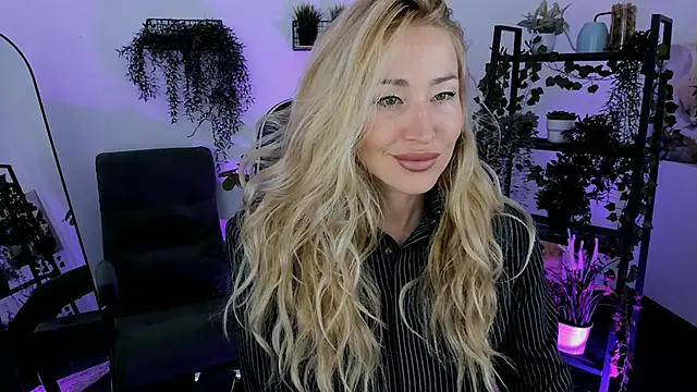 AstraMonroe online show from April 2026 04:19:01 AM