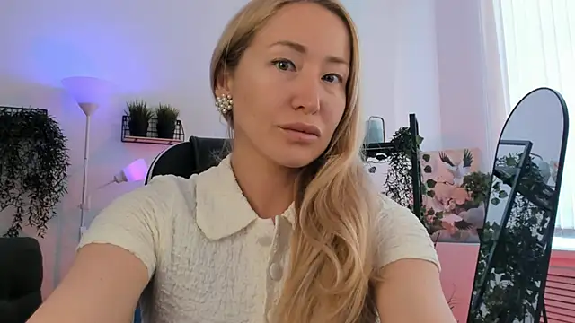 AstraMonroe online show from May 2026 05:45:01 AM