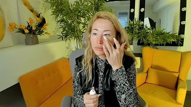 AstraMonroe online show from September 2025 05:03:01 AM