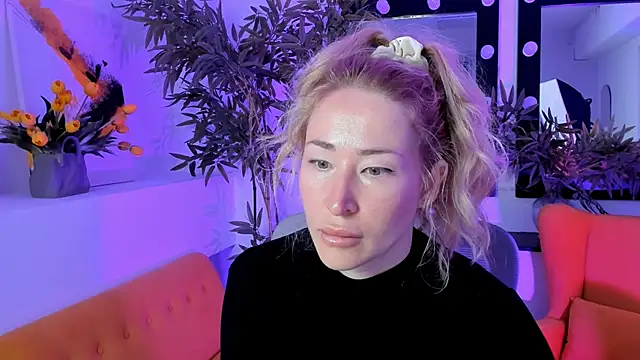 AstraMonroe online show from September 2025 01:33:01 AM