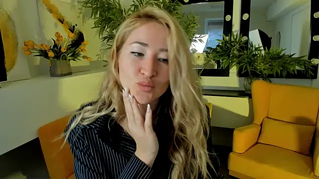 AstraMonroe online show from September 2025 04:41:02 AM