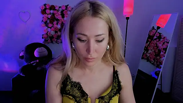 AstraMonroe online show from April 2026 10:33:02 AM
