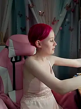 Snapshot of Fuzzy_Unicorn chatting on November 2025 07:06:01 PM Fuzzy Unicorn online show from November 2025 07:06:01 PM