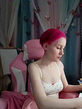 Snapshot of Fuzzy_Unicorn chatting on November 2025 07:07:01 PM Fuzzy Unicorn online show from November 2025 07:07:01 PM