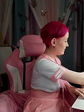 Snapshot of Fuzzy_Unicorn chatting on December 2025 07:15:02 PM Fuzzy Unicorn online show from December 2025 07:15:02 PM