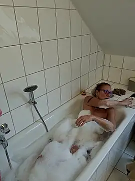 HotWifeLyn68 online show from January 2026 11:06:01 AM