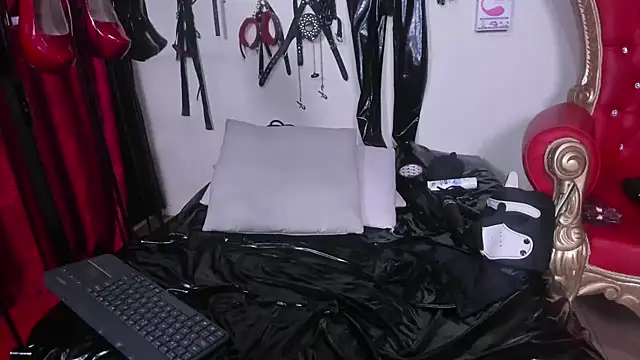 LiliThara online show from November 2025 08:53:02 PM