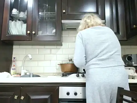 Snapshot of ButterflyBlondie chatting on November 2025 02:59:02 AM ButterflyBlondie online show from November 2025 02:59:02 AM